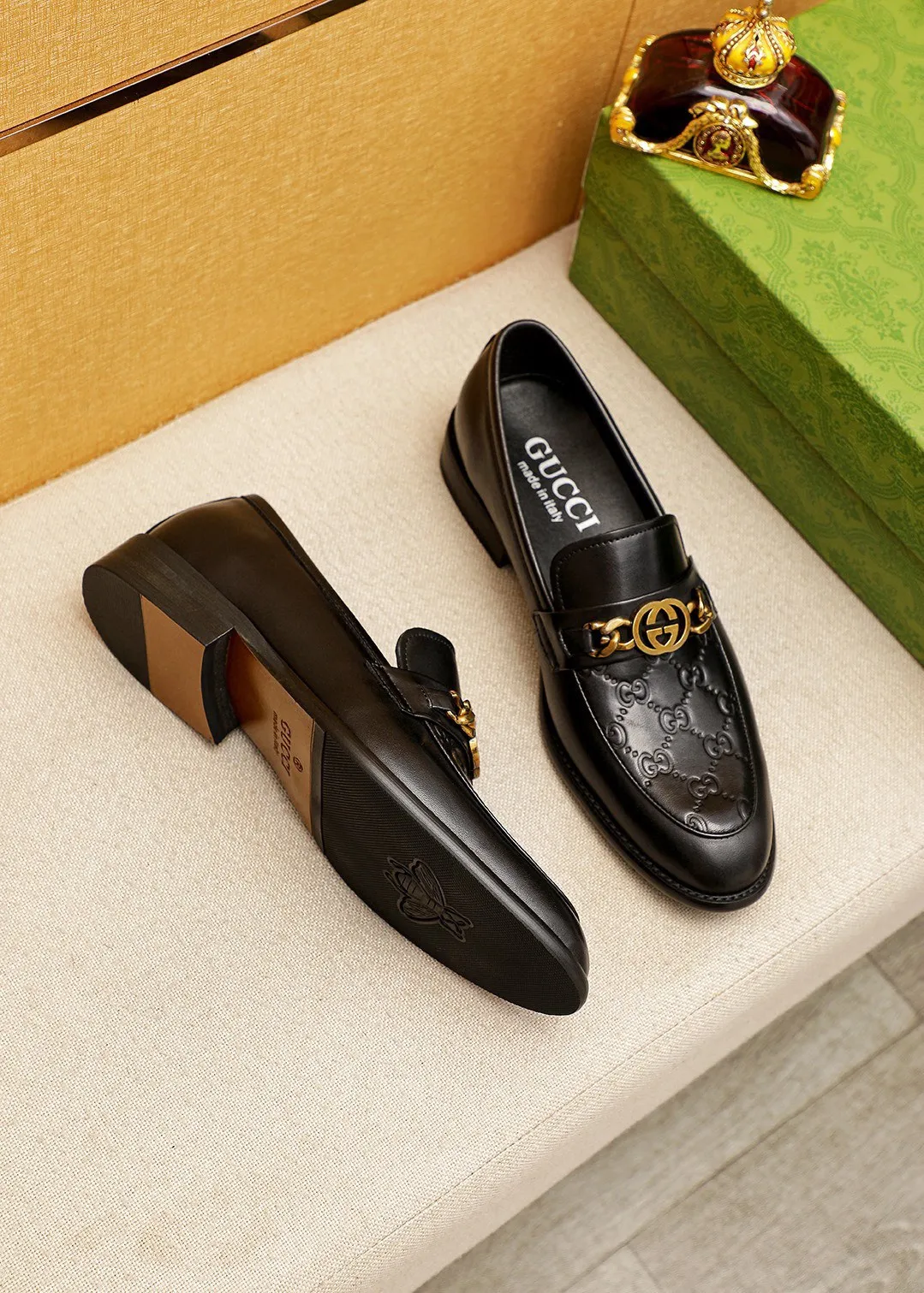 Men's shoes 💰400 💐 Product trademark: GUCCI "Gucci" casual leather shoes Regular size: 39-44 (38.45.46🉑️Customized) Product materials: Selected imported first-layer calfskin embossed upper + original hardware buckle, imported 🐑 sheepskin lining. Strong three-dimensional visual effect, combined outsole Color: 2⃣️colors available